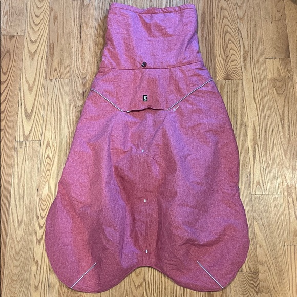 Hurtta Size 32” Expedition Parka Dog Coat in Beetroot - Picture 4 of 16
